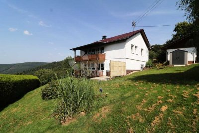 Wohnen, wo andere Urlaub machen – Zweifamilienhaus mit traumhaftem Weitblic