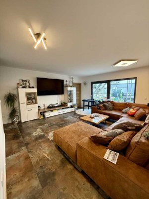 Familienfreundlicher Neubau – Zeitlose Eleganz und Top-Ausstattung!