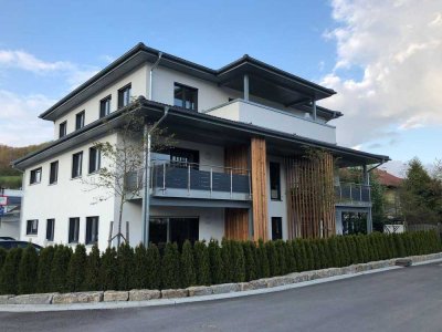 Attraktive 2-Zimmer-Wohnung mit gehobener Innenausstattung mit Balkon und EBK in Oberkochen