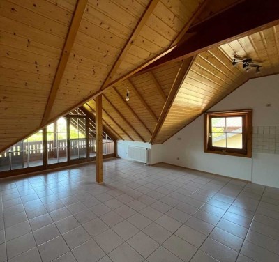 Ruhige 3,5-Zimmer-DG-Wohnung mit Loggia für Naturliebhaber