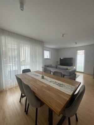 Stilvolle 3-Zimmer-Wohnung mit moderner Küche, Parkettboden & 2 Stellplätzen