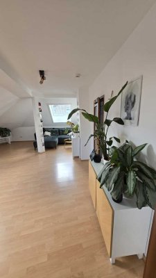 Möblierte und sonnige 3-Zimmer Wohnung (75m²) im schönen Musikerviertel