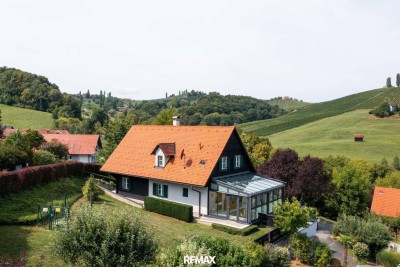 Sie suchen ein stilvolles Zuhause an der Weinstraße mit Fernblick, Wellnessbereich und eigenem Weinkeller? Dann sollten Sie sich diese besondere Immobilie unbedingt ansehen!