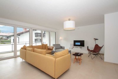 Stilvolle 3-Zimmer-Wohnung mit sonnigem Balkon und Bergblick