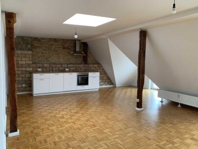 Lichtdurchflutete 4- Zimmer-Dachgeschosswohnung mit Spreeblick - Auch für WG