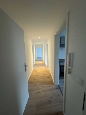 Frisch sanierte 4-Raum-Wohnung mit EBK und Keller