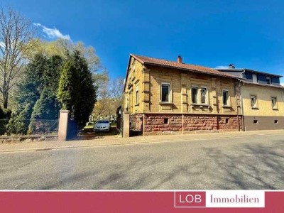Charmantes Einfamilienhaus mit parkähnlichen Garten, Terrasse und großem Ausbaupotenzial / viele Cha