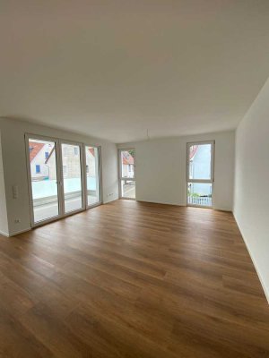 Exklusive, neuwertige 2,5-Zimmer-Wohnung mit Balkon und Einbauküche in Neckartenzlingen