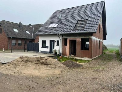Xanten- Vynen Attraktive Neubau-Doppelhaushälfte steht kurz vor der Fertigstellung.
