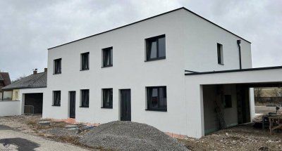 Top-Doppelhaushälfte in Felixdorf zu verkaufen.Beziehbar voraussichtlich im Juli 2024