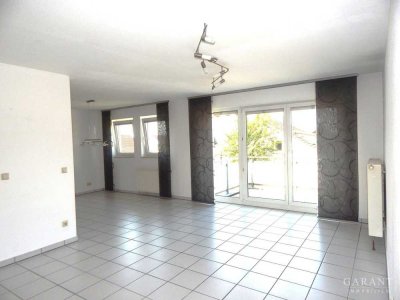 Große und helle Etagenwohnung mit Sonnenbalkon und 2 Tiefgaragen-Stellplätzen