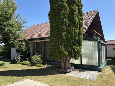 Gepflegtes Einfamilienhaus mit Wintergarten in ruhiger Lage