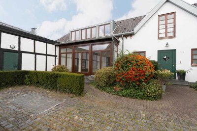 Lichtdurchflutete, renovierte 3-Zimmer Wohnung mit Terrasse