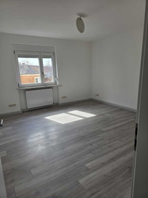 Helle 4- Zimmer-Altbauwohnung
