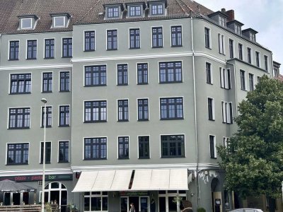 Kiel-Ravensberg, komplett sanierte, wunderschöne 3-Zimmer-Altbauwohnung mit Loggia  im EG