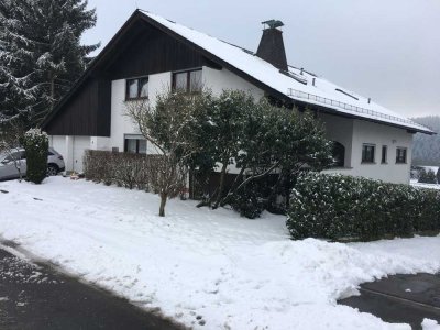 Vollständig renovierte EG-Wohnung mit vier Zimmern, zwei Balkon und garten in Seelenberg Schmitten