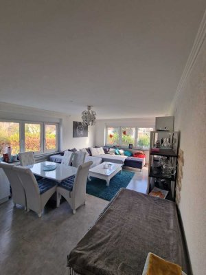 Schöne 3Zi--Whg mit Balkon und Grünbereich