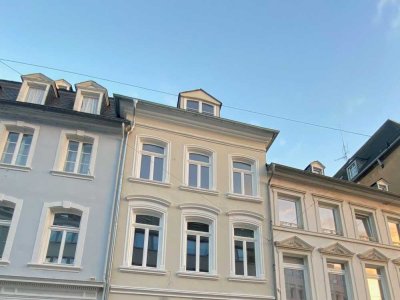 Schöne Wohnung in aufwendig saniertem Altbau zu vermieten