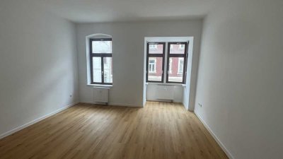Wohnung mit modernem Bad & Altbaucharme