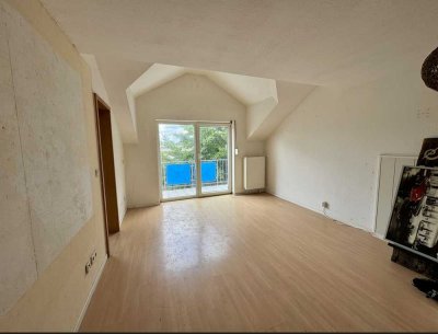Lichtdurchflutete Maisonette-Wohnung mit Balkon & Potenzial zur Verwirklichung – provisionsfrei