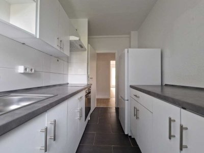 Winterlicher Neuanfang: Familienwohnung mit Einbauküche im Erdgeschoss !