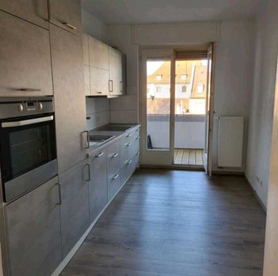Mühlburg erleben: 3-Zimmer-Wohnung mit Balkon, Garten und Keller