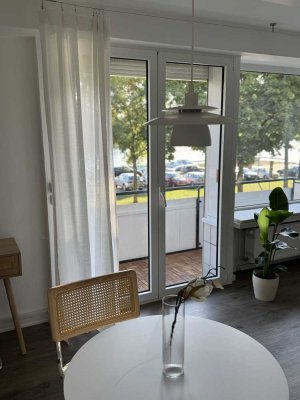 Sanierte attraktive 2-Zimmer-Wohnung am Zollhafen mit EBK und Rheinblick