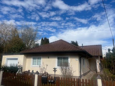 Gschwandt: Charmanter Bungalow mit kleinem Garten