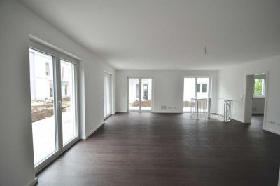 Traumhafte Terrassenwohnung in hochwertiger Stadtvilla über zwei Etagen („Maisonette“)
