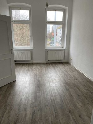 Frisch sanierte 3‑Raum‑Wohnung – neue Einbauküche & Tageslichtbad