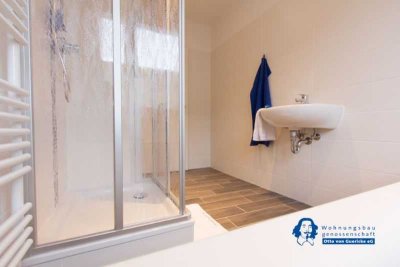 Sonnige 2-Raumwohnung mit schickem Bad mit Wanne und Dusche