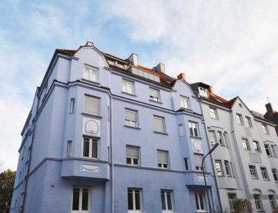 Außergewöhnliche 2,5-Zimmer-Wohnung in stilvollem Altbau | Dachterrasse | Maisonette | Doppelgarage