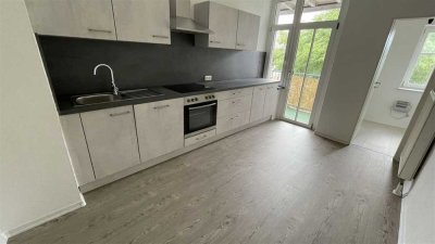 Moderne Wohnung mit Balkon & EBK :)