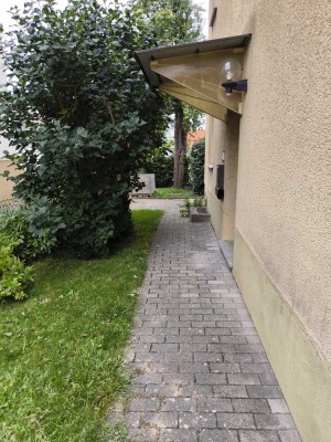 Wohnung mit separatem Eingang und kleinem Garten