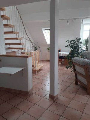 Geschmackvolle Maisonette-Wohnung mit drei Zimmern,  Balkon und Einbauküche in Mannheim
