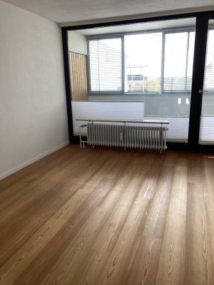 Gepflegte 1-Zimmer-Wohnung mit Balkon und Einbauküche in Augsburg Hochzoll