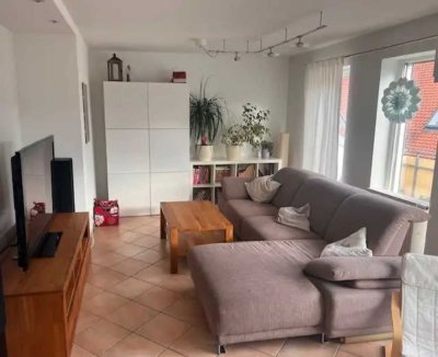 Gepflegte 3,5-Zimmer-DG-Wohnung mit geh. Innenausstattung mit Balkon und EBK