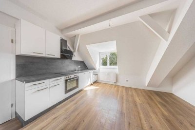 Außen Gründerzeit & Innen Neubau I neue Einbauküche I modernes Bad mit Dusche