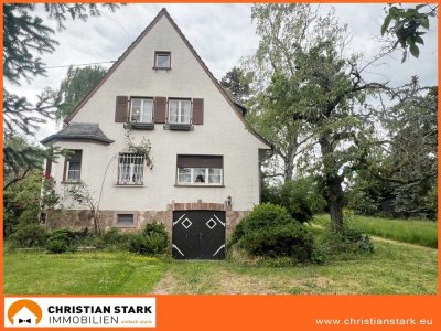 Charmante 2-3 Zimmer Altbauwohnung mit Balkon und Dachstudio