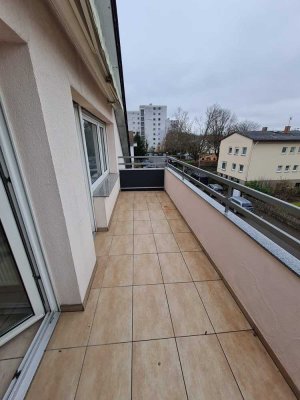 Exklusive, sanierte 3-Raum-Dachgeschosswohnung mit EBK in Bietigheim-Bissingen