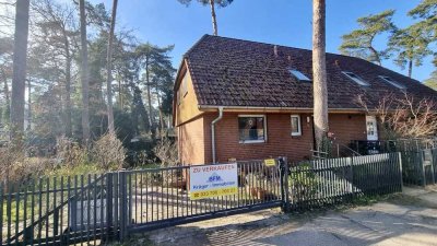 Charmante Doppelhaushälfte mit Keller und Garten in ruhiger Lage