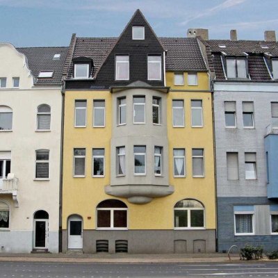 *möblierte*, moderne, helle Wohnung mit Einbauküche