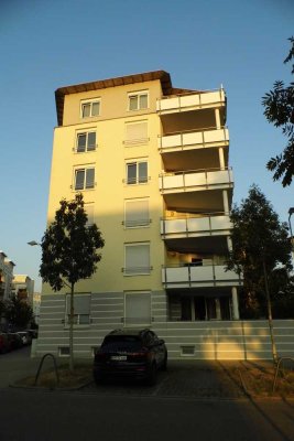 Lebendig wohnen: 3-Zimmer-Wohnung in der Karlsruher Südstadt