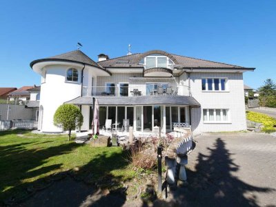 Repräsentative Villa mit Pool – ideal als Einfamilienhaus oder großzügiges Mehrgenerationenhaus