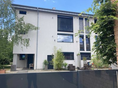 KL - Rodenbach, Neuwertige Wohnung mit Aufzug, Terrasse, 3,5 Zimmern, 2 Bädern, EBK, Garage u.v.m.