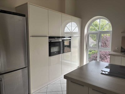 Exklusive, neuwertige 4-Zimmer-Maisonette-Wohnung mit geh. Innenausstattung und  moderner EBK