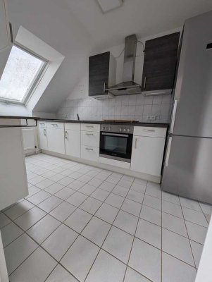 Ansprechende 2-Zimmer-DG-Wohnung mit Einbauküche in Grefrath