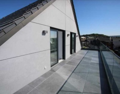 ******Penthouse, 4 Zi, Kamin, Terrasse, 2 Bäder, Balkon, Waschraum in der Wohnung****