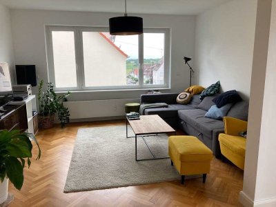 Sanierte. lichtdurchflutete 3,5-Zimmer Wohnung mit EBK und 2 Balkonen im Altbaucharme