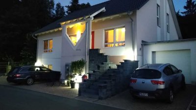 großzügiges Zwei-Generationen-Haus mit reiner Luft im Taunus